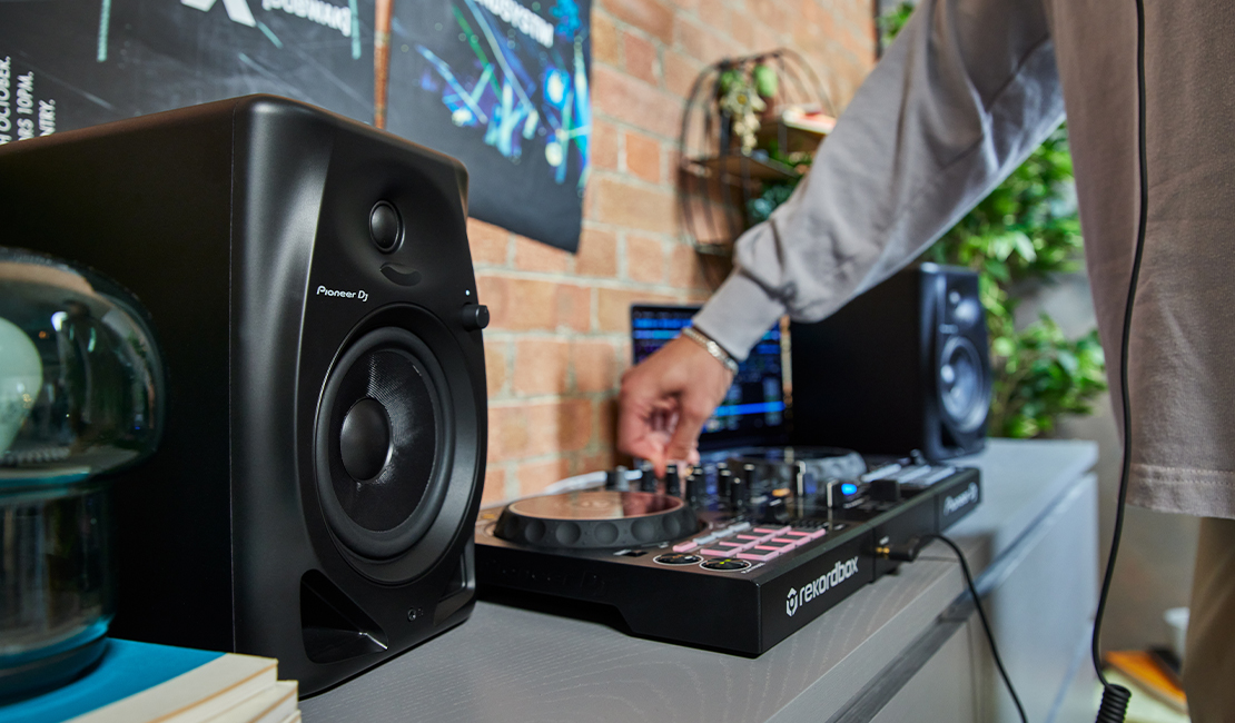 Monitores Pioneer DJ DM-50D imagen 4 — La Tienda de Audio Colombia