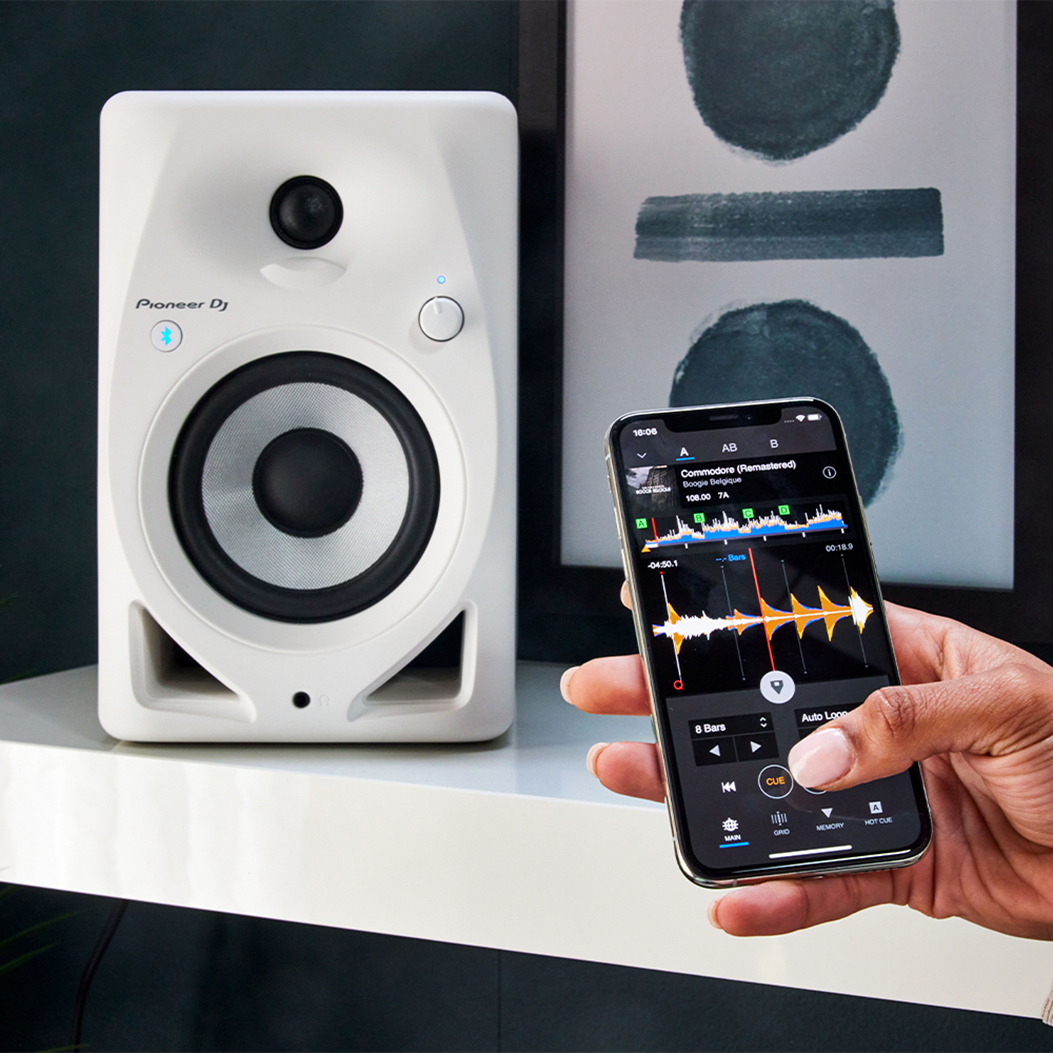 Monitores Pioneer DJ DM-50D-BT imagen 4 — La Tienda de Audio Colombia